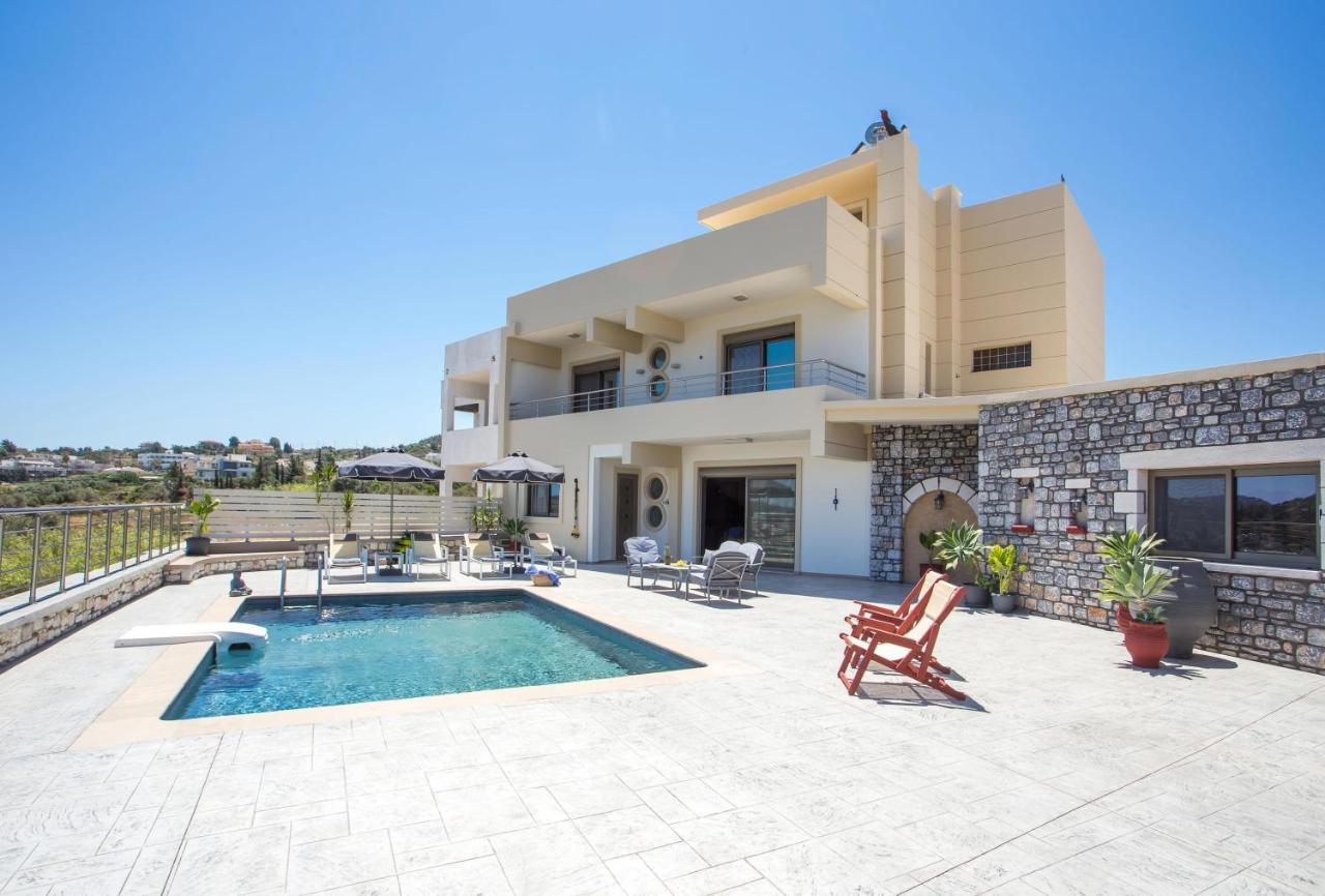 Des & Coo Luxury Villa With Private Pool ฟาลิรากี ภายนอก รูปภาพ