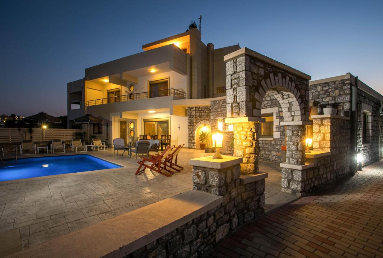 Des & Coo Luxury Villa With Private Pool ฟาลิรากี ภายนอก รูปภาพ