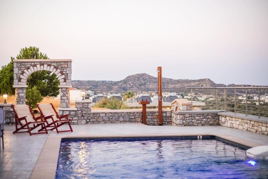 Des & Coo Luxury Villa With Private Pool ฟาลิรากี ภายนอก รูปภาพ