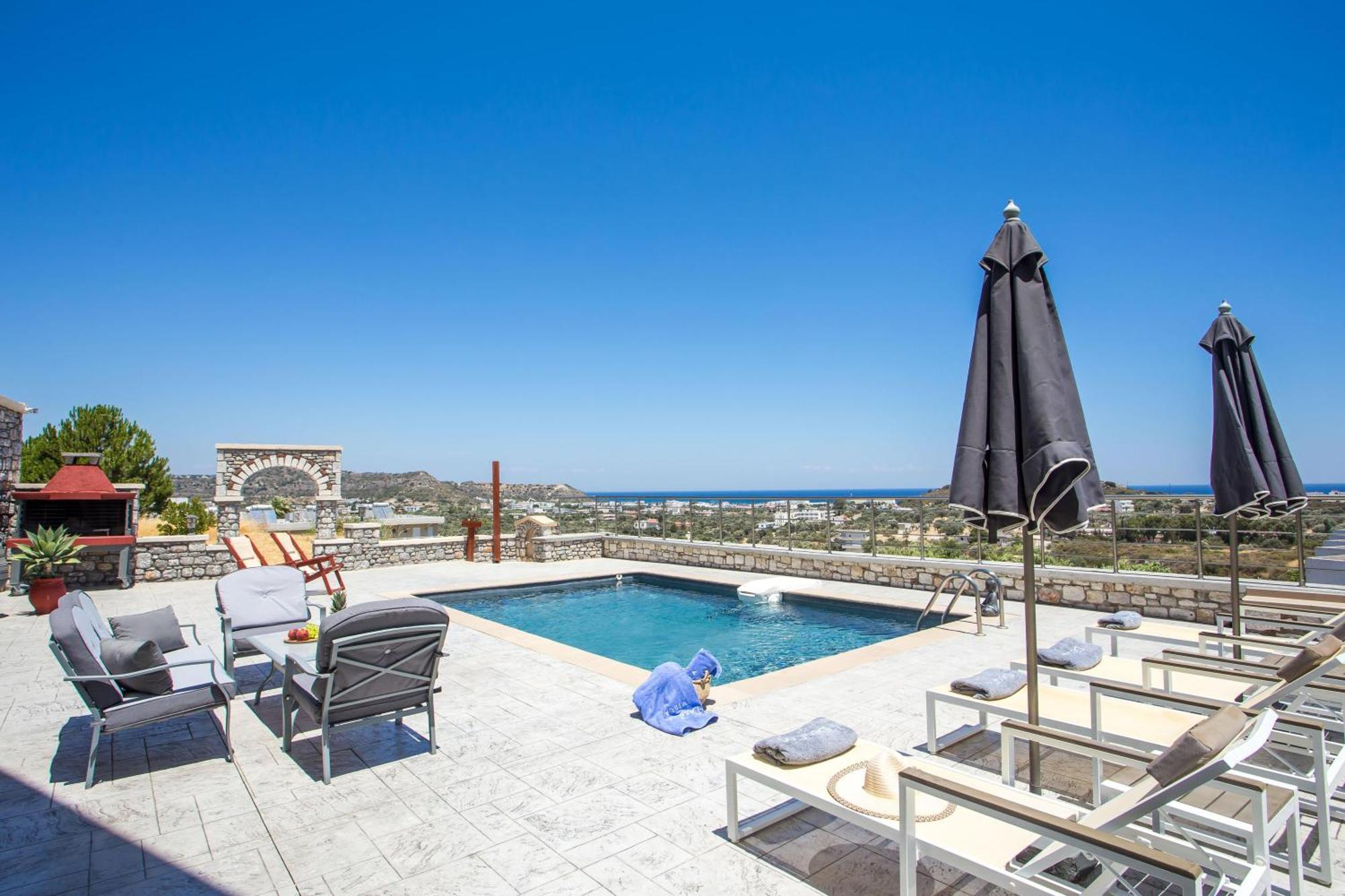 Des & Coo Luxury Villa With Private Pool ฟาลิรากี ภายนอก รูปภาพ